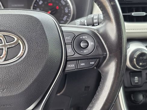 Used 2020 Toyota RAV4 XLE Premium image 25