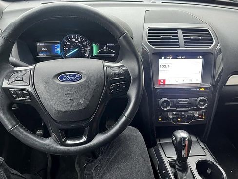 Used 2019 Ford Explorer XLT w/ Equipment Group 202A image 10