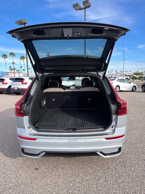 Used 2026 Volvo XC60 B5 Plus AWD/4WD image 31