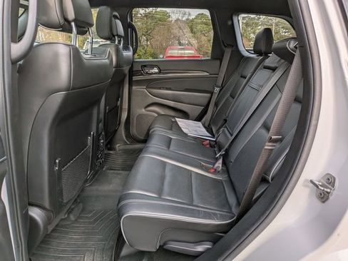 Used 2020 Jeep Grand Cherokee Overland image 29