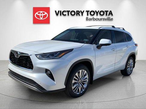 New 2026 Toyota Highlander Platinum AWD/4WD image 1