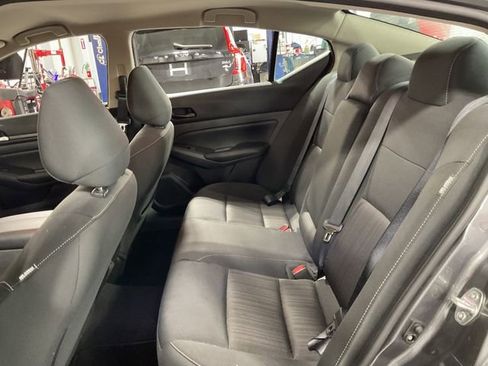 Used 2025 Nissan Altima 2.5 SV FWD image 10