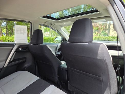 Used 2018 Toyota RAV4 XLE FWD image 17