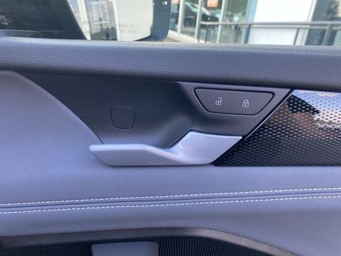 New 2025 Volkswagen Tiguan SE image 46