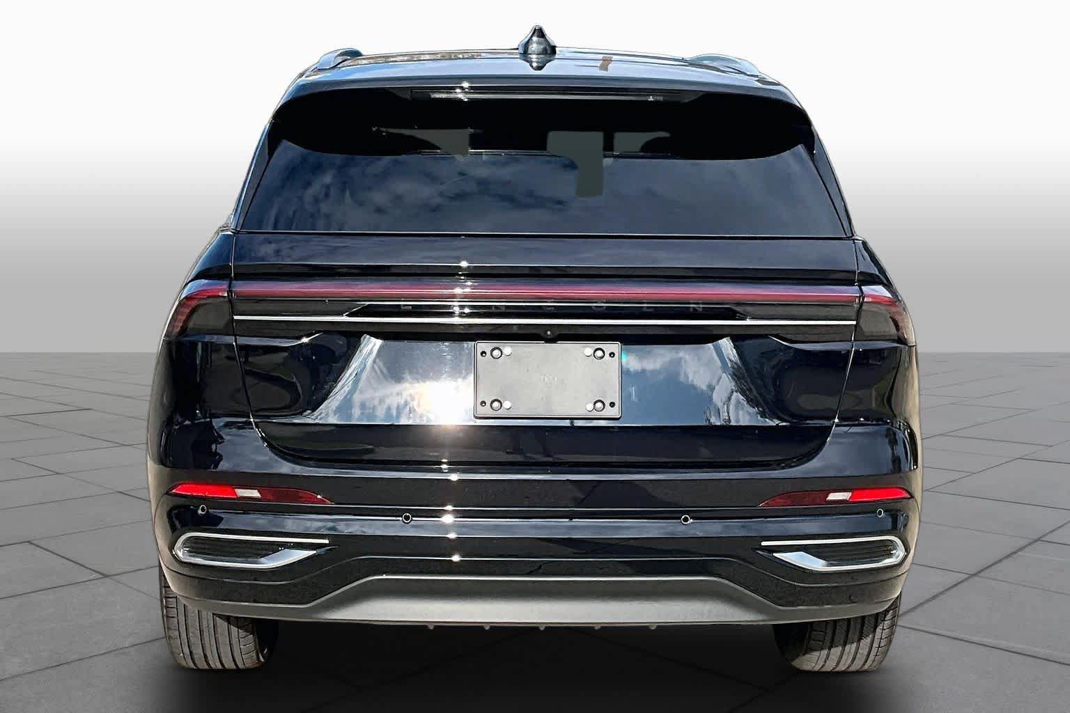 Used 2025 Lincoln Nautilus Reserve AWD/4WD image 5