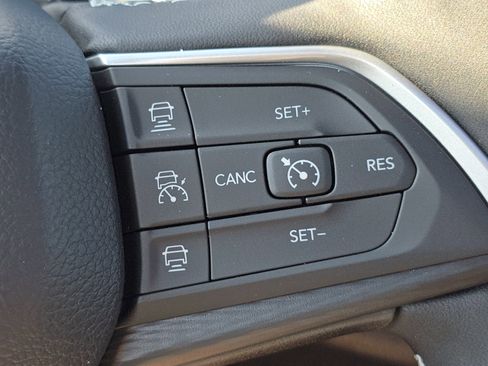 New 2025 Jeep Grand Cherokee Altitude image 6