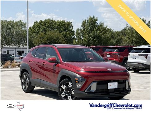 Used 2025 Hyundai Kona SEL FWD image 2
