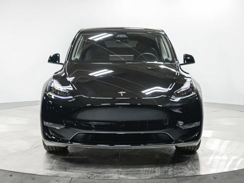 Used 2023 Tesla Model Y Long Range image 10