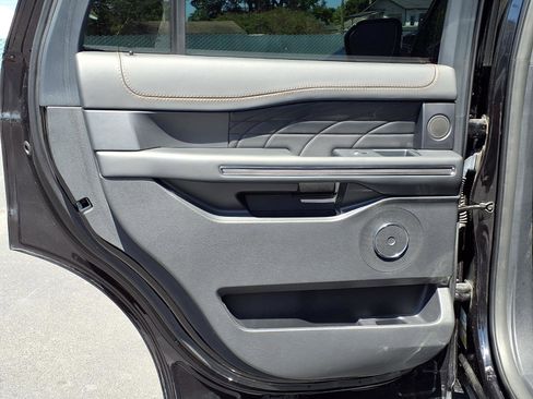 Used 2023 Ford Expedition Platinum RWD image 20