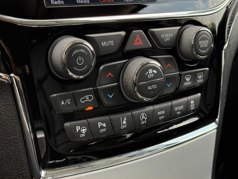 Used 2019 Jeep Grand Cherokee Summit w/ Platinum Series Group AWD/4WD image 18