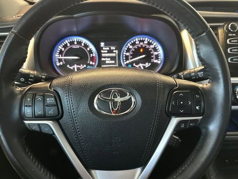 Used 2019 Toyota Highlander SE AWD/4WD image 25