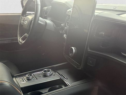 Certified 2024 Ford Expedition Platinum image 7