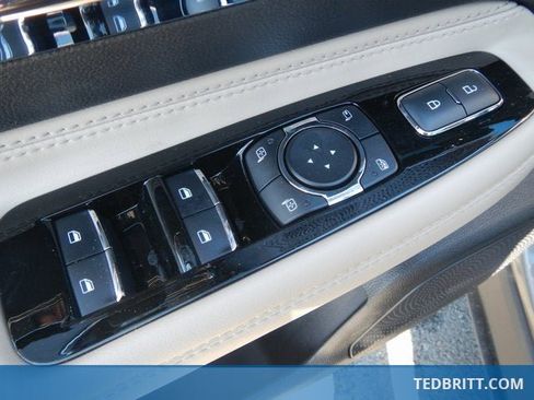 Certified 2025 Lincoln Corsair Reserve image 24