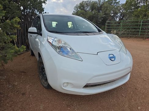 Used 2013 Nissan Leaf S FWD image 2