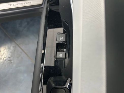 Used 2025 Hyundai Tucson Limited image 17