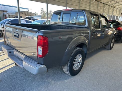 Used 2018 Nissan Frontier SV image 3
