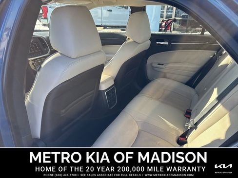 Used 2022 Chrysler 300 Touring L w/ Comfort Group image 29