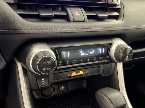 Used 2025 Toyota RAV4 XLE image 21