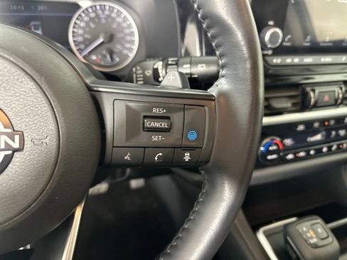 Used 2024 Nissan Pathfinder SV image 16