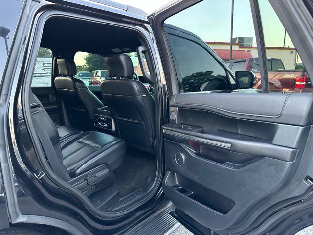 Used 2019 Ford Expedition XLT w/ Equipment Group 202A AWD/4WD image 18