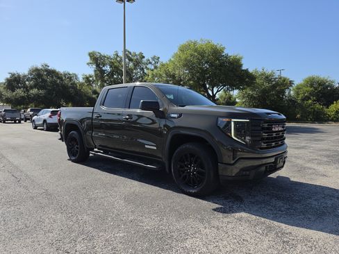 Used 2023 GMC Sierra 1500 Elevation w/ X31 Off-Road Package AWD/4WD image 2