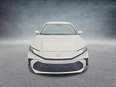 Used 2025 Toyota Camry SE FWD image 3