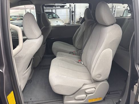 Used 2011 Toyota Sienna LE FWD image 17