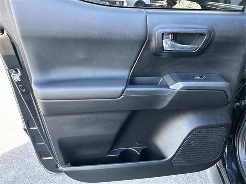 Used 2019 Toyota Tacoma TRD Sport image 19