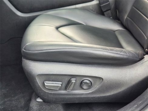 Used 2020 Toyota Highlander XLE image 19