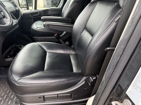 Used 2021 RAM ProMaster 2500 w/ Premium Appearance Group FWD image 10