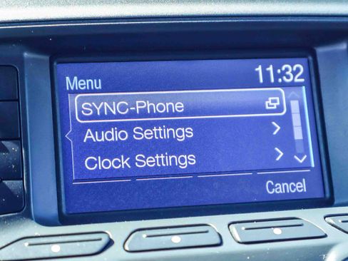 Used 2015 Ford Explorer XLT image 4