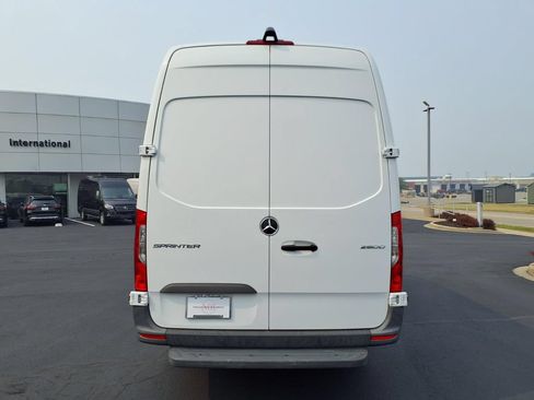 Used 2022 Mercedes-Benz Sprinter 2500 image 6
