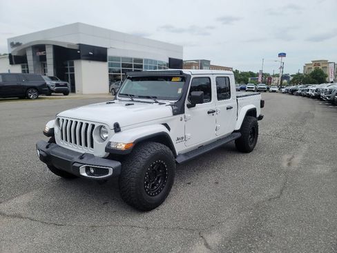 Used 2023 Jeep Gladiator Overland w/ Trailer Tow Package AWD/4WD image 3