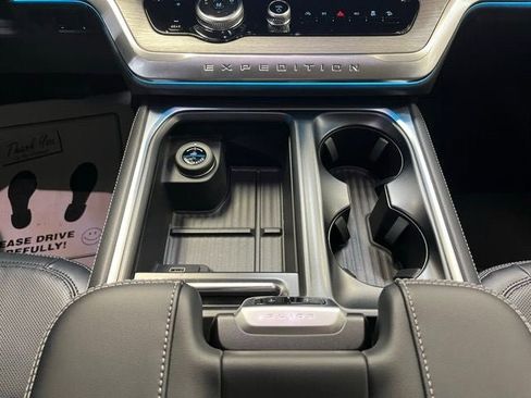 New 2026 Ford Expedition Max Platinum image 18