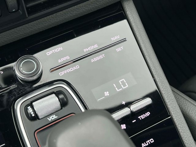 Used 2020 Porsche Cayenne AWD/4WD image 15