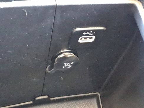 Used 2018 Jeep Wrangler Unlimited Rubicon w/ Connectivity Group image 27