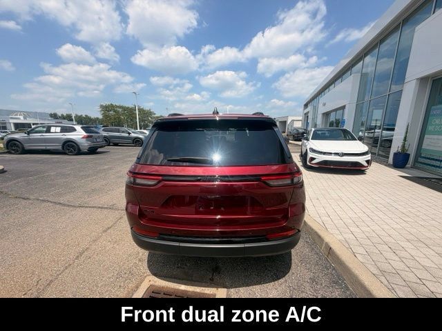 Used 2023 Jeep Grand Cherokee Altitude AWD/4WD image 5