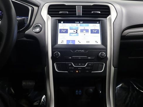 Used 2019 Ford Fusion SE FWD image 21
