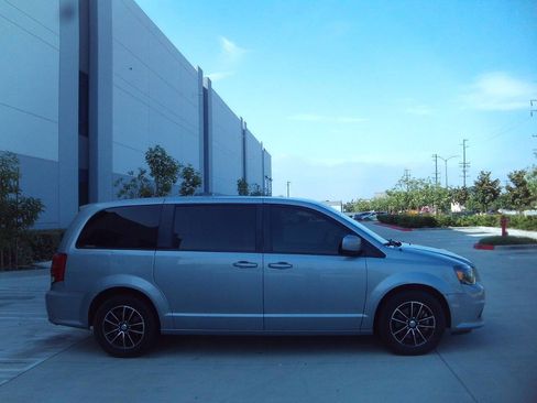Used 2019 Dodge Grand Caravan GT FWD image 4