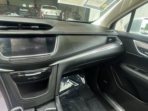 Used 2017 Cadillac XT5 Premium Luxury AWD/4WD image 13