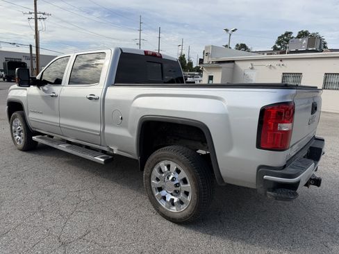 Used 2017 GMC Sierra 2500 Denali w/ Duramax Plus Package AWD/4WD image 5