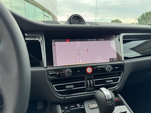 New 2025 Porsche Macan image 17