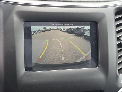 Used 2020 Jeep Cherokee Latitude Plus AWD/4WD image 5
