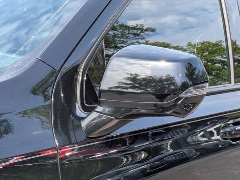 Certified 2025 Cadillac Escalade ESV Sport Platinum AWD/4WD image 9