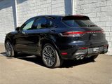 Certified 2025 Porsche Macan image 3