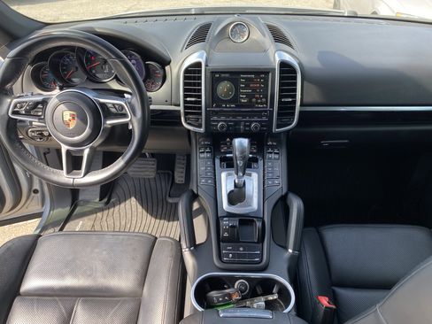 Used 2016 Porsche Cayenne image 21