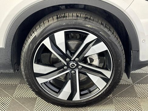 Used 2025 Volvo XC40 B5 Plus AWD/4WD image 11