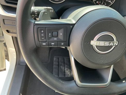 Used 2022 Nissan Rogue S AWD/4WD image 18