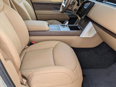 New 2025 Land Rover Range Rover Long Wheelbase Autobiography image 18