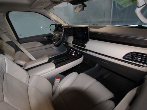 Used 2024 Lincoln Navigator L Reserve image 24